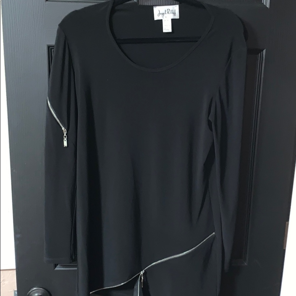 Amazing zipper detail top